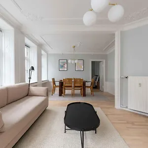 Apartment Spacious Tivoli Gardens W 3 Bedrooms, Kopenhagen